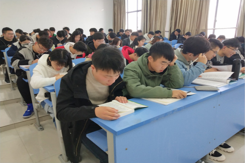 更能在青年大学生间营造积极向学的精神风貌,通过坚持晨读帮助大家将