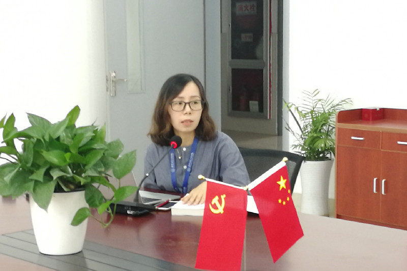 章院长做专题讲座_副本.jpg