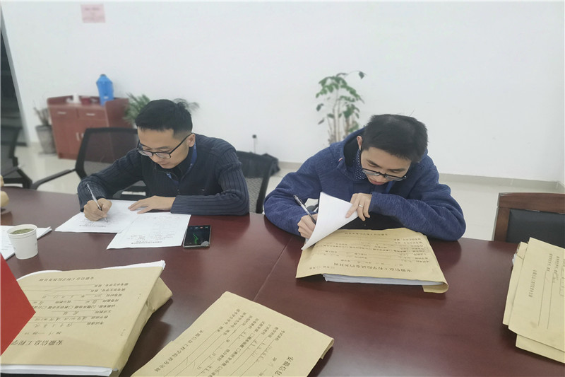 教务处领导检查试卷.jpg