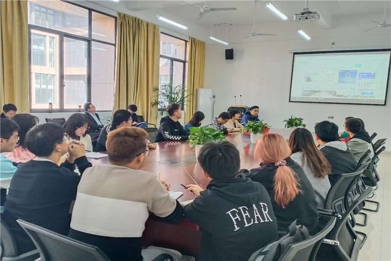 学生认真听取赵靓老师培训.jpg