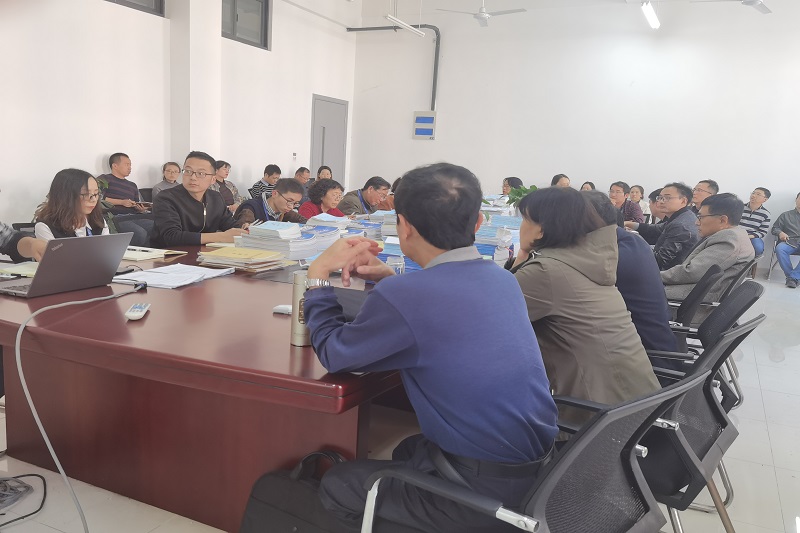 期中教学检查全体教职工.jpg