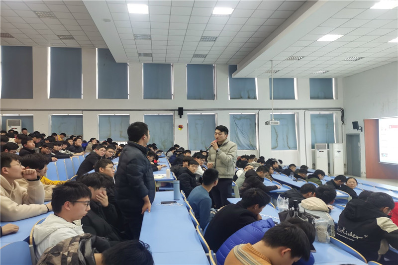 提问解答互动环节.jpg