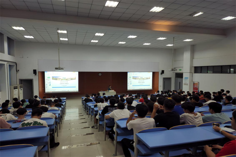 图为涂燕茹鼓励同学们诚信备考_副本.png