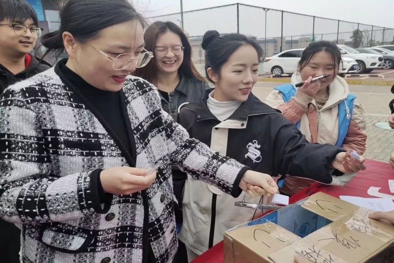 图为参于本次活动的老师.jpg