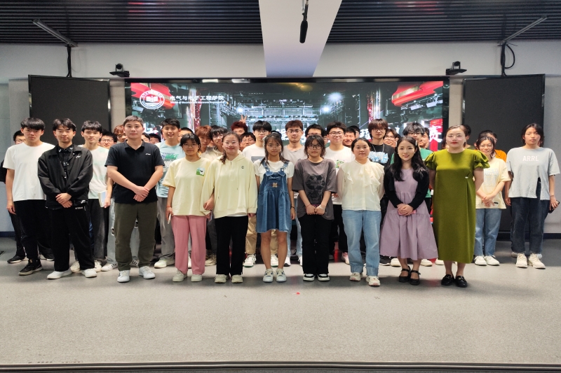 图为全体师生合照.jpg