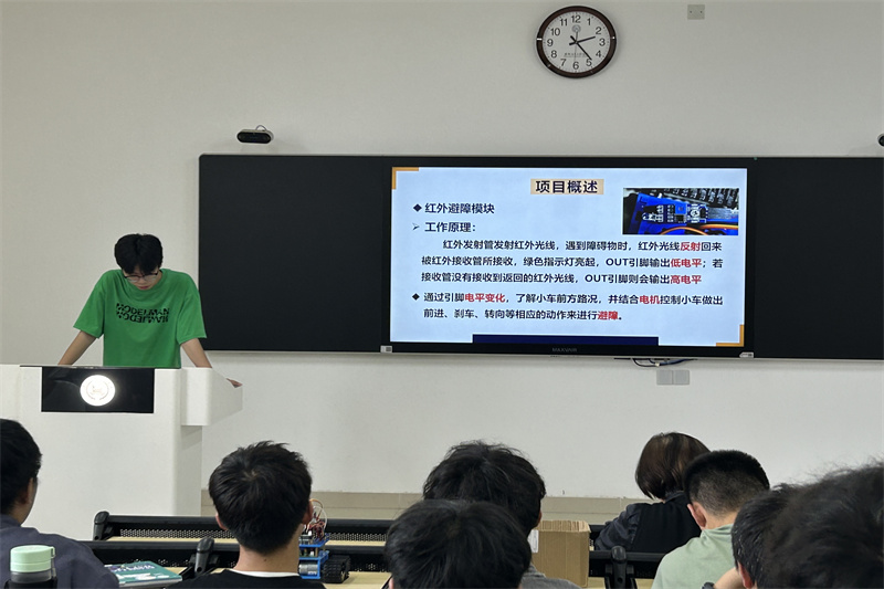 学生汇报_副本.jpg