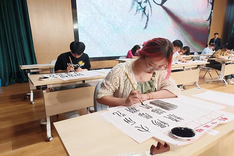 （图为选手写书法作品）.jpg
