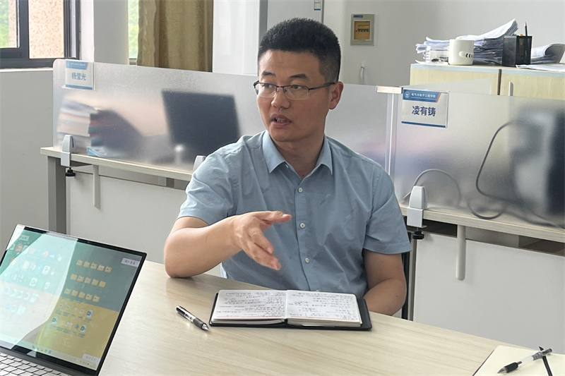 图为马立祥院长参会_副本.jpg