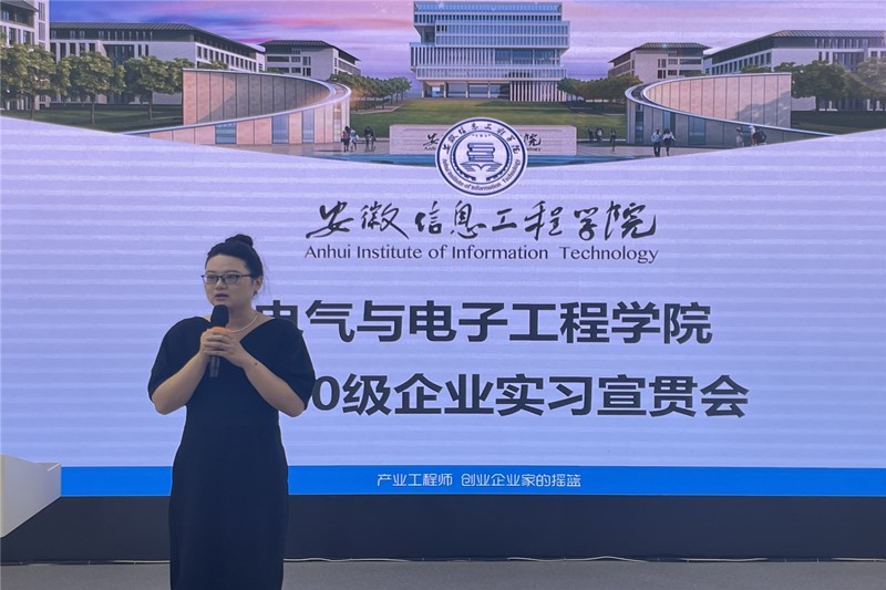 图为梁美玉发言_副本.jpg