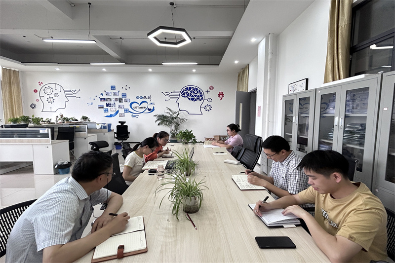教研室集体成员参会_副本.jpg