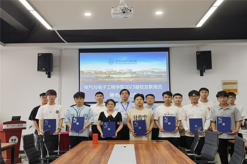 图为集体合影.jpg