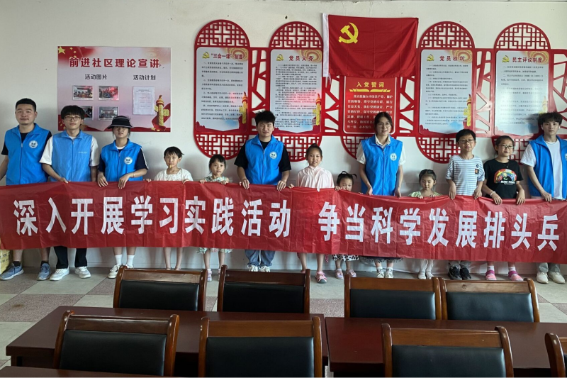 同学们与安信工智能车科普实践团合影留念.png
