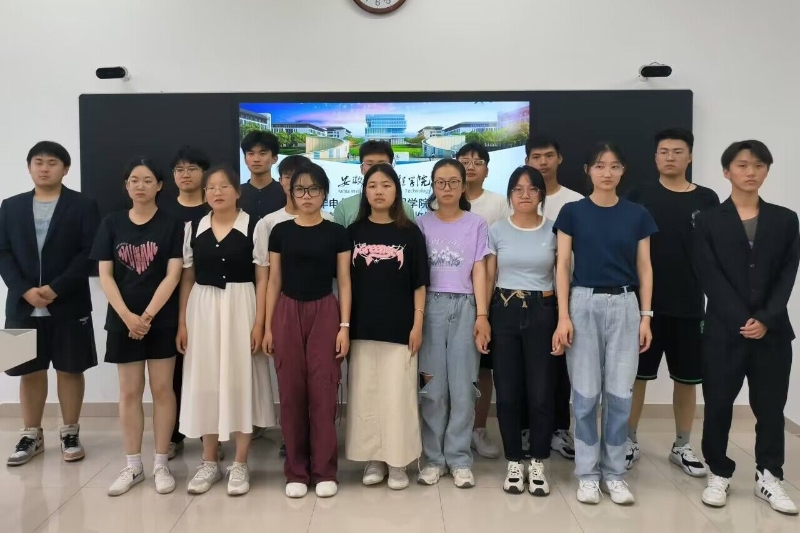 图为新生团支书合影.jpg