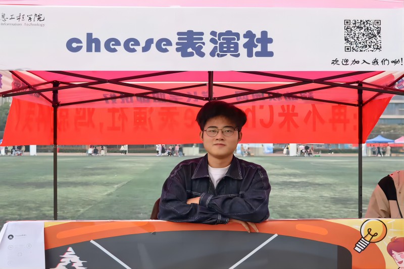 图为社团招新现场.jpg