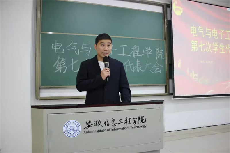 图为吴猛老师讲话.jpg