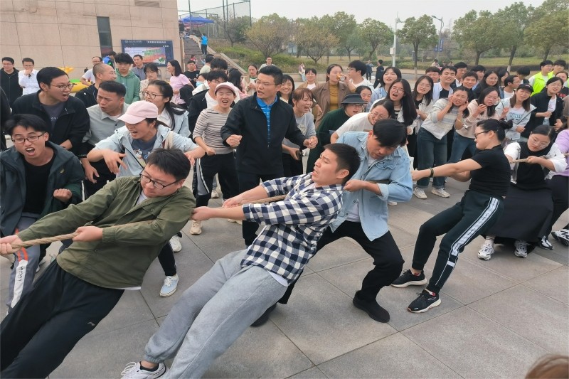 图为拔河比赛.jpg