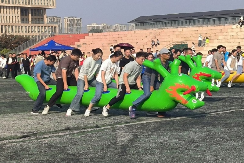 图为旱地龙舟.jpg