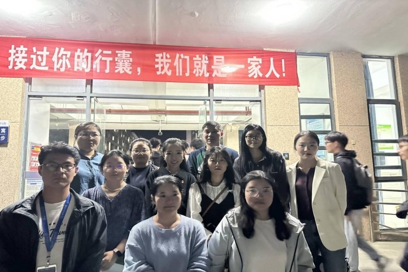 图为老师合照.jpg