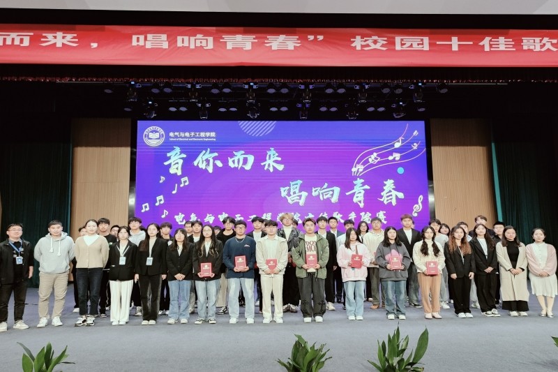 图为全体师生合影.jpg