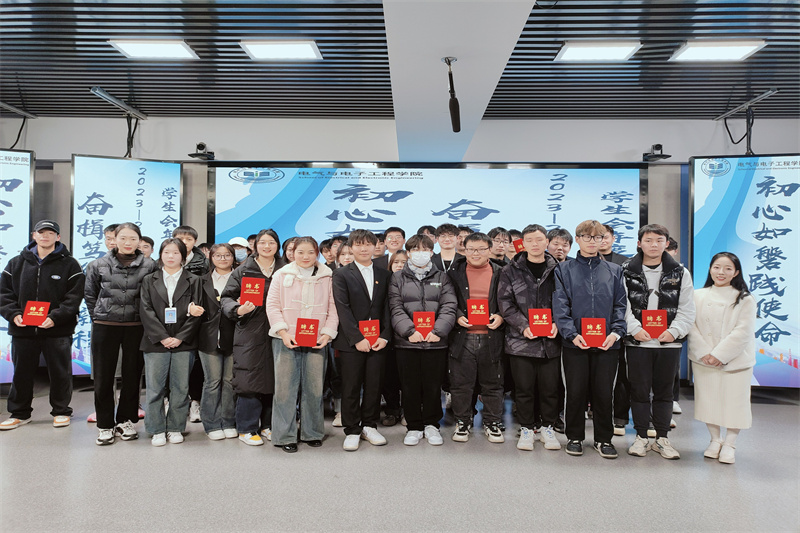 图为全体参会人员合影.jpg