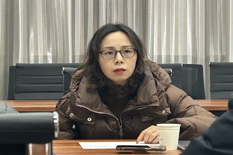 图为章敏凤就学生工作中相关问题并给予解答.jpg