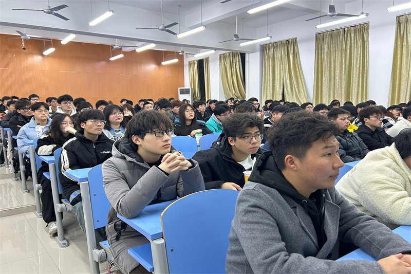（图为参会学生）.jpg