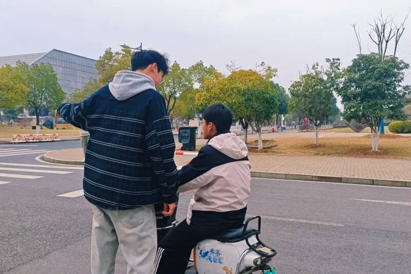 图为引导交通.jpg