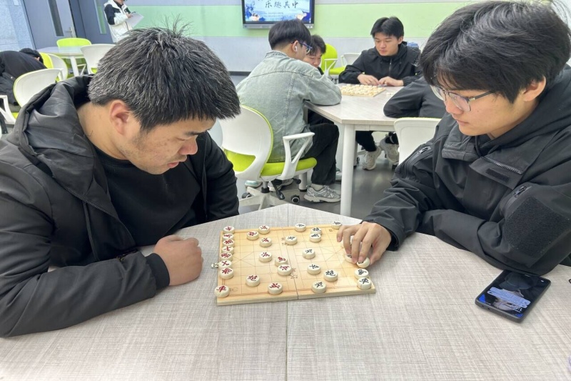 图为象棋对战.jpg