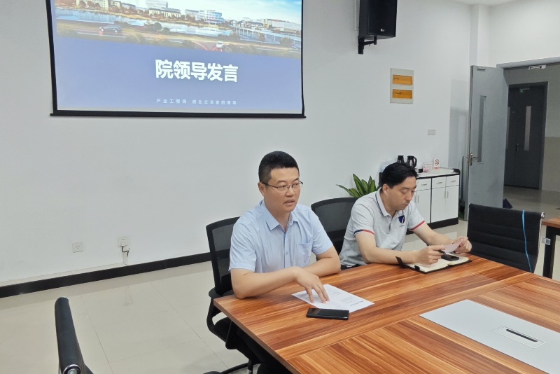 图为学院领导发言1.jpg