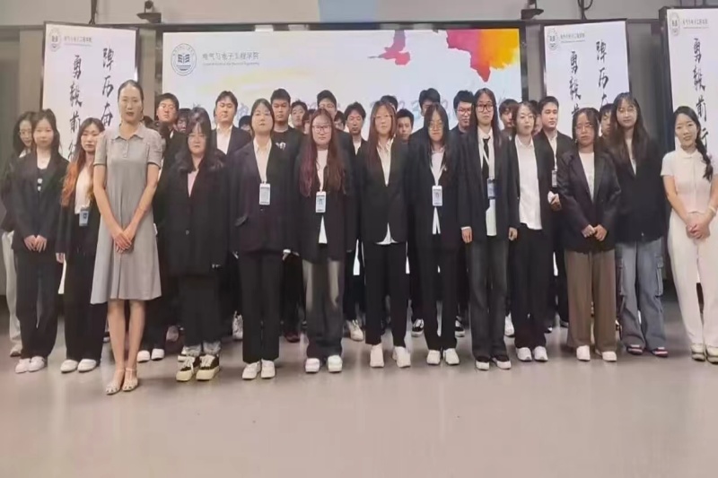 图为全体成员合照.jpg