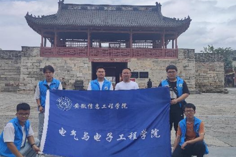 图为团队成员合照.jpg