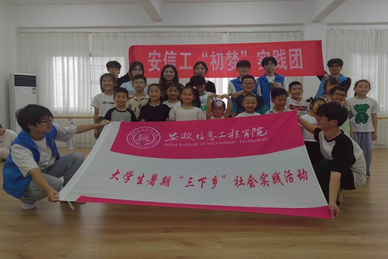 图为全体人员合影.jpg