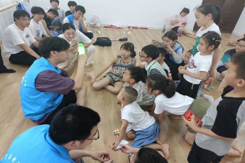 图为“赓续红色血脉”实践团讲解现场.jpg