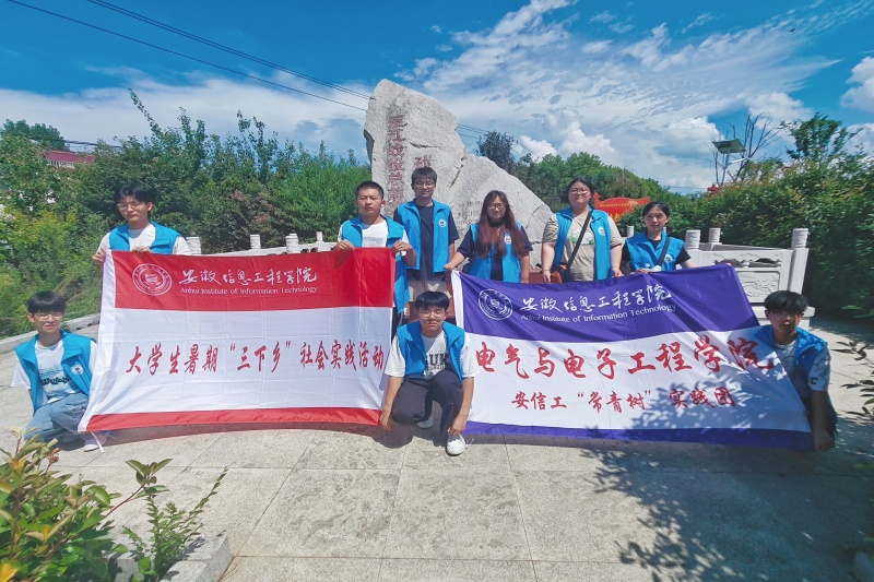 图为“常青数”实践团队成员合影.jpg
