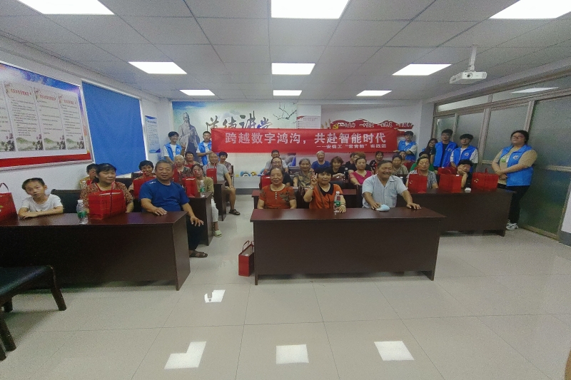图为全体人员合影.jpg