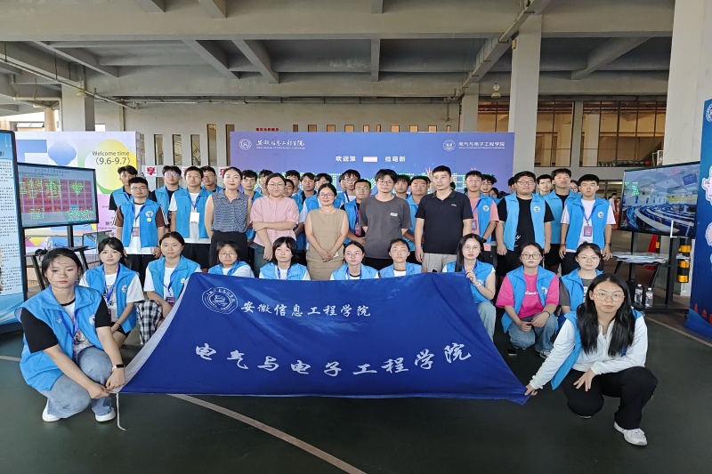图为全体志愿者合影.jpg