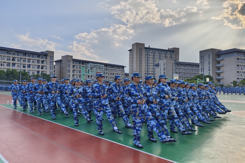图为军训现场.jpg