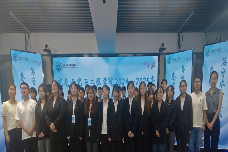 图为全体合影.jpg