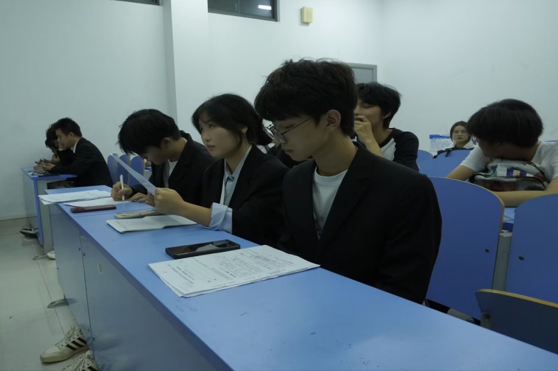 图为面试现场.jpg