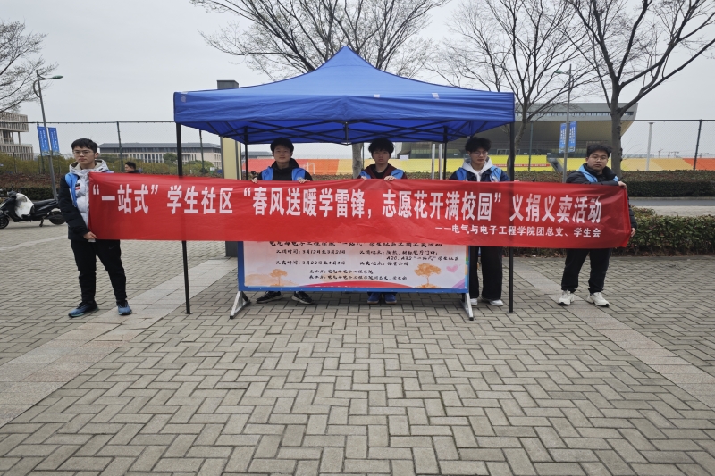 图为陶然餐厅物资募集点志愿者合影.jpg