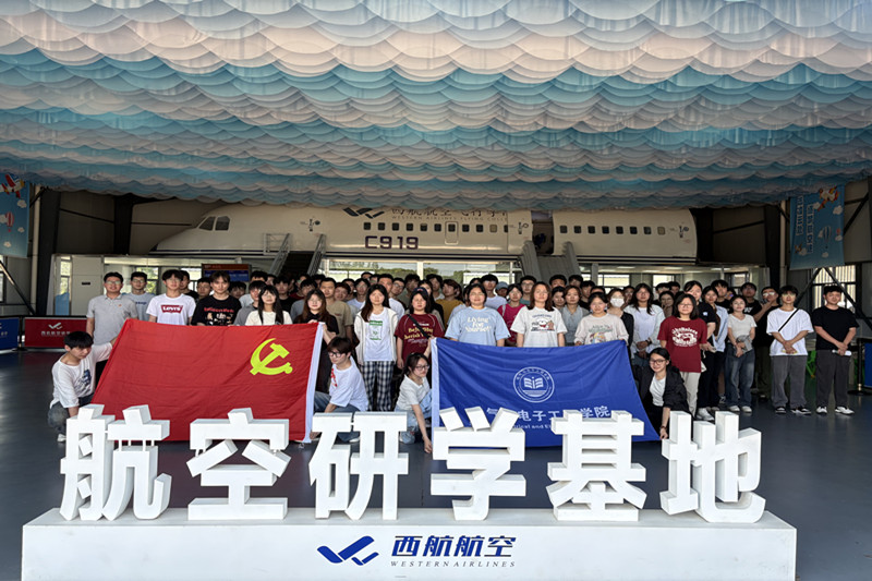 图为研学团队现场合影.jpg