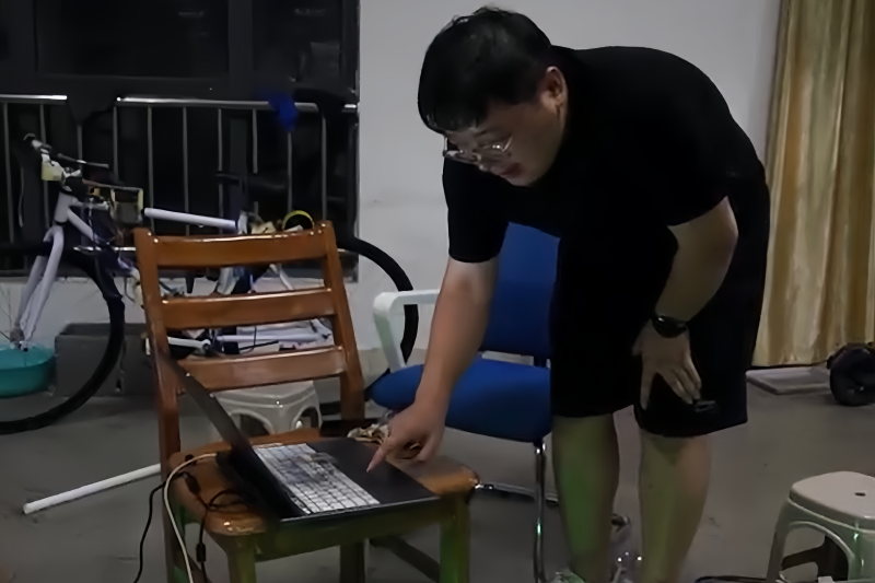 图为李虎老师介绍项目情况.png