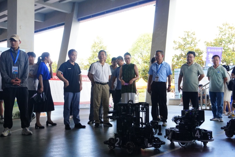 校领导视察电气学院迎新工作.JPG