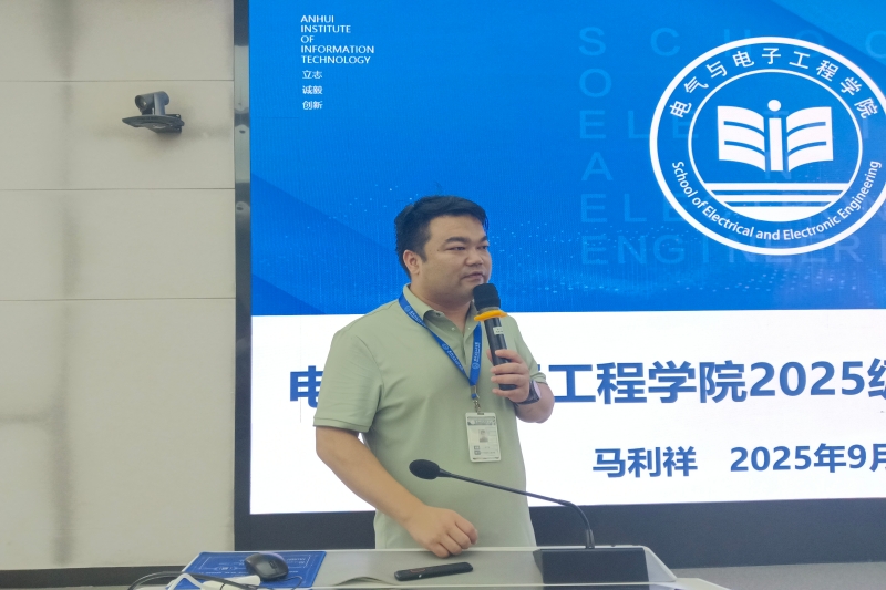 图为华静发言.jpg