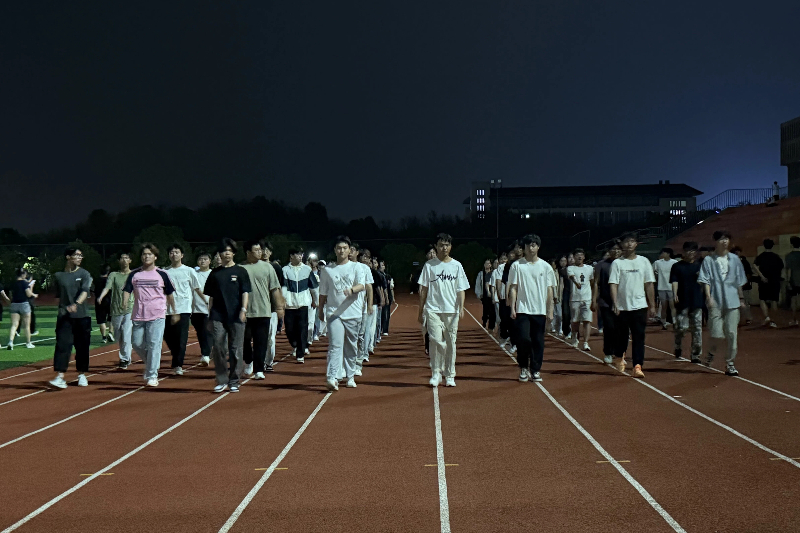 图为方阵行进过程.jpg