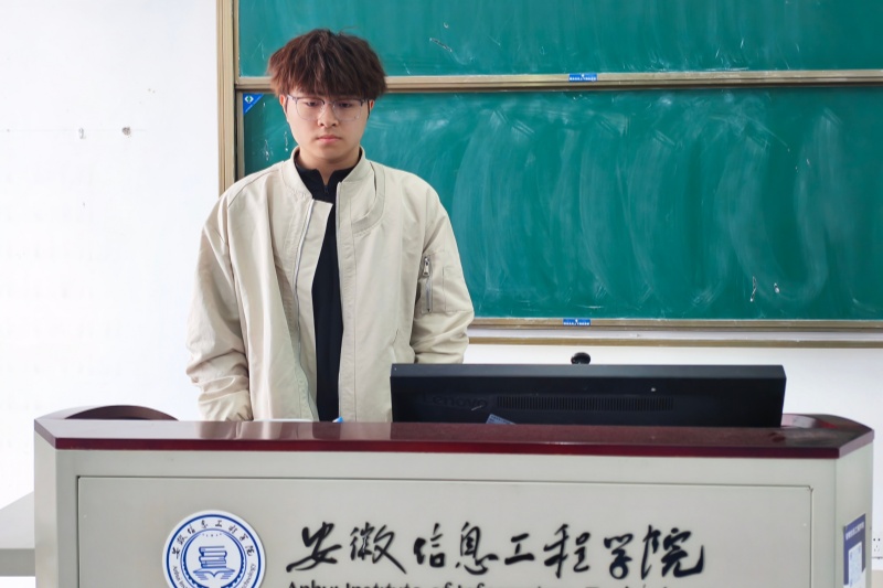 图为参赛选手演讲ppt.jpg