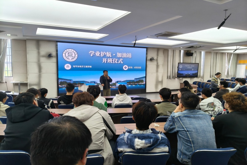 图为华静会议讲话_副本.jpg