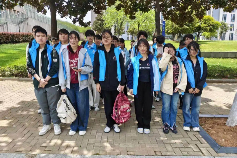 图为电信2506班志愿者活动合影.jpg