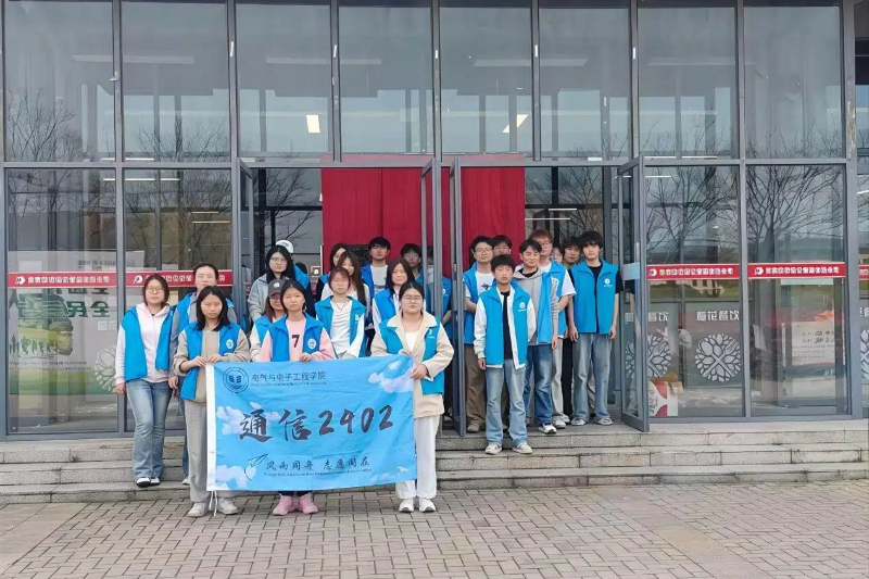 图为参加此次志愿活动志愿者们的合影.jpg