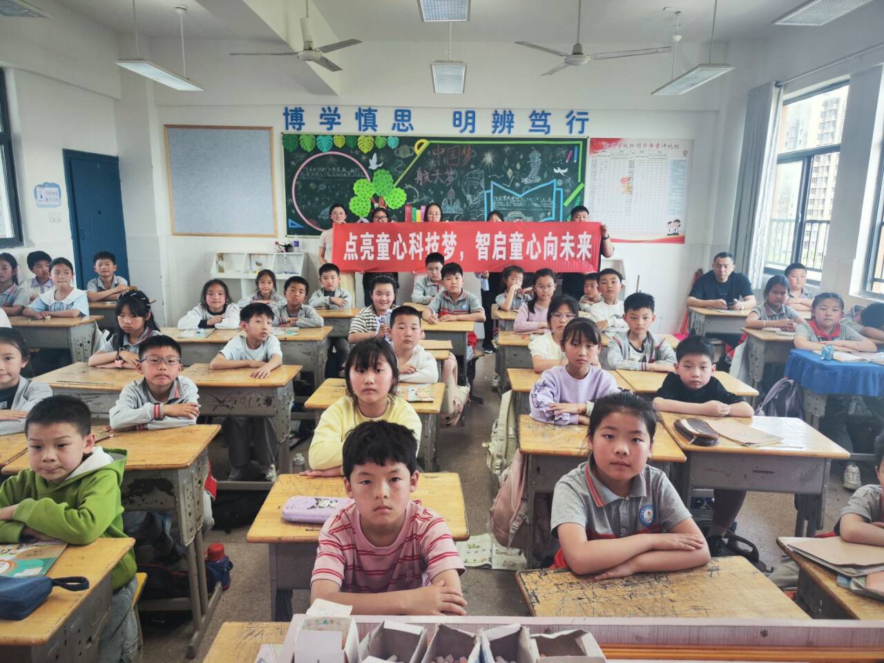 图为志愿活动现场照片.jpg